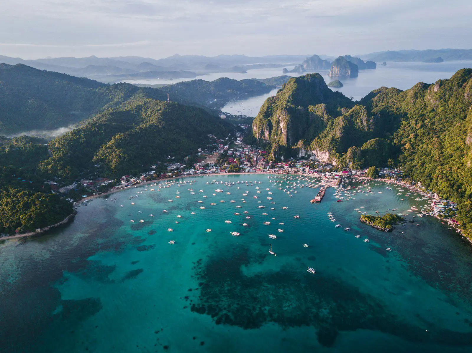 Aerial view of El Nido’s turquoise bay and limestone cliffs in Palawan, Philippines.