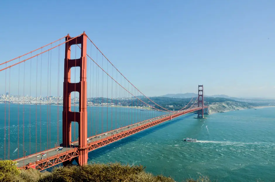 Golden Gate Bridge in San Francisco, USA, spanning the blue waters of the bay, symbolizing opportunity and expat life in America.