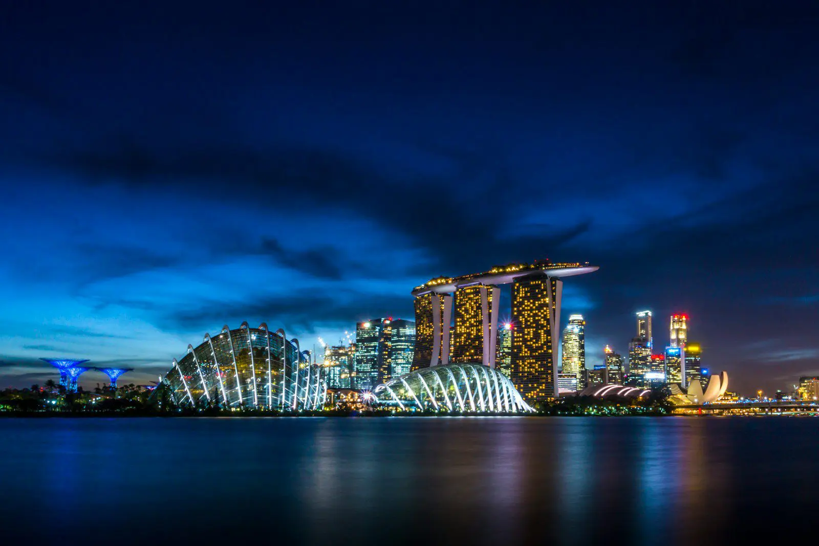 Night view of Marina Bay Sands and Singapore skyline, symbolizing expat lifestyle and visa guide for professionals.