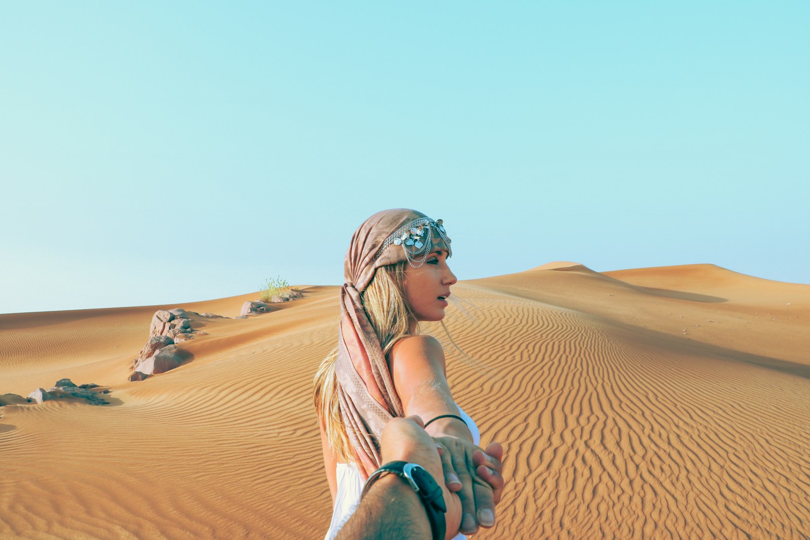 Photo by Valeria andersson man and woman holding hands while in desert