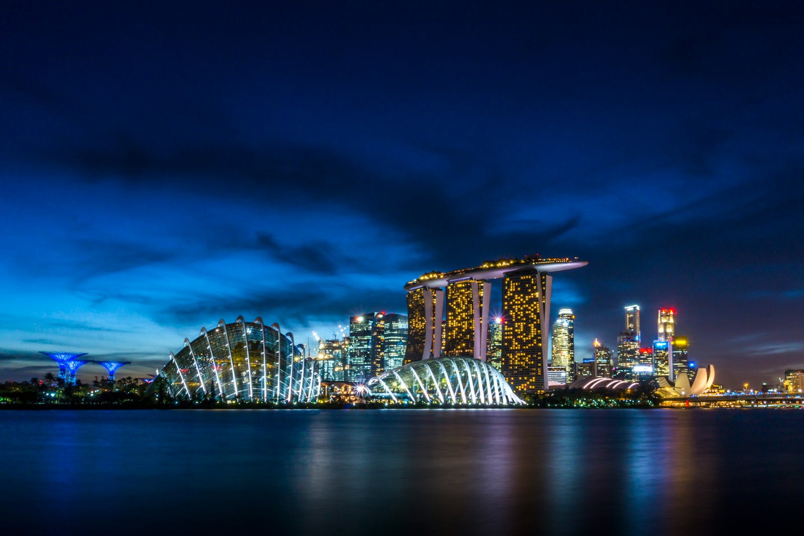 Photo by Mike Enerio San Marina Bay, Singapore